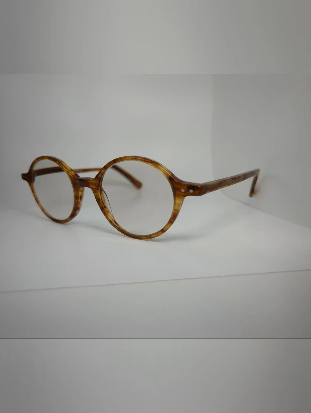 Flavor. Vintage-Style Round Tortoiseshell Round Mid Mount Temple.